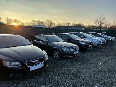 Fahrzeug mit Motorschaden für den Motorschaden Ankauf vorbereitet